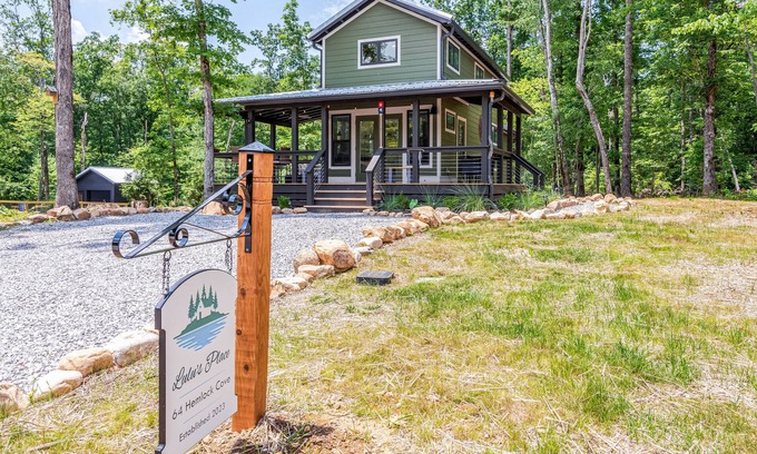 Tracy City House | Experience Lulu's Place: Lakeside Tiny Home in Tennessee