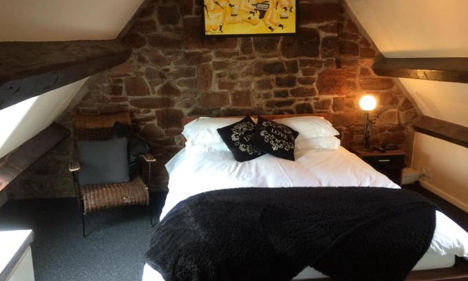 St Bees House | Discover Lulus: Family-Friendly Hotel with Breakfast Included
