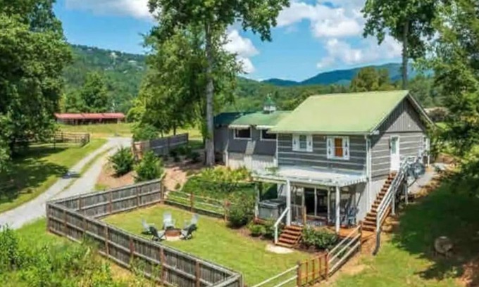 Sevierville Cabin | Inviting Lumberjack Cabin with Hot Tub and Game Room