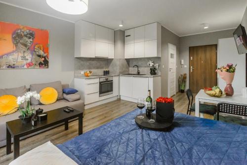 Wola Apartment | Comfortable Lumina Apartment in Lodz - Pet Friendly Stay