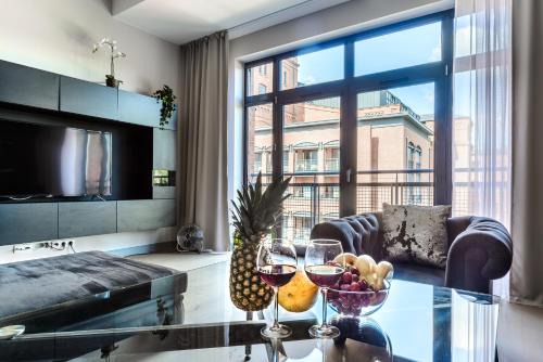 Lodz Apartment | Scenic Lumina Loft Tymienieckiego Overlooking the Lake