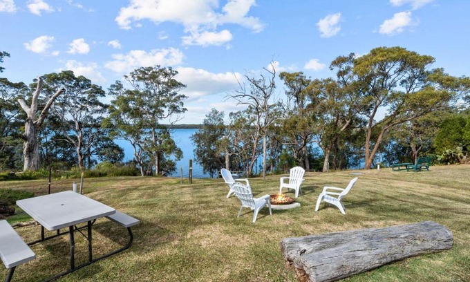 Silverwater House | Waterfront Retreat with Pool at Luminara Lago