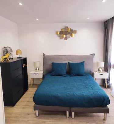 Le Chesnay Apartment | Bright Oceanview Flat with Pool & Breakfast for Your Stay