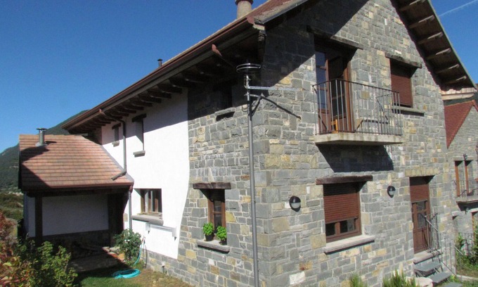 Hecho Ski Chalet | Elegant Luminosa Casa with Ocean View and Spa in Hecho