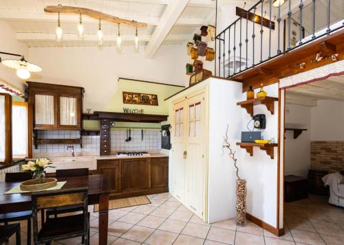 Intra Apartment | Bright Loft Retreat in the Heart of Intra - Family Friendly