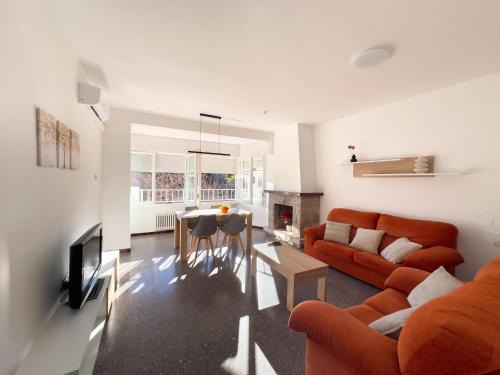 Figueres Apartment | Bright and Welcoming Caserna 13 in Vibrant Figueres