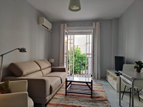 San Gil Apartment | Bright Historic Apartment with Balcony in Feria-Alameda
