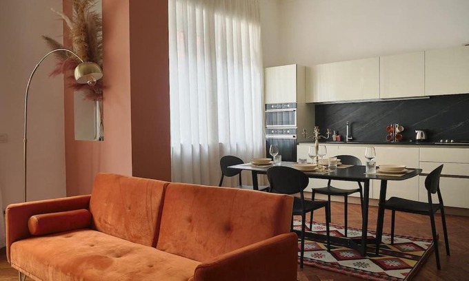 Loreto Apartment | Bright Apartment Steps from Metro - Rated 9/10 for Comfort