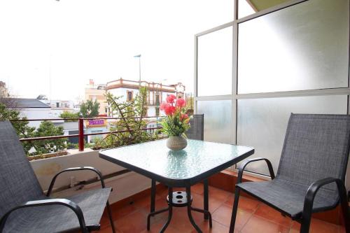 Nervion Apartment | Bright Studio at Gran Plaza - Top-Rated Family Retreat
