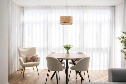 Fuengirola City Centre Apartment | Bright and Modern Apartment in Fuengirola - Guest Rated 10/10