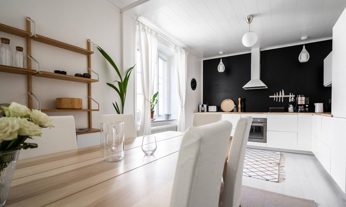 Keskinen District Apartment | Cozy 1BR Retreat Next to Puu-Vallilla with Breakfast