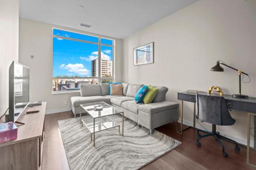 Yonge-Eglinton Apartment | luminous 2-Bedroom Apartment with Balcony