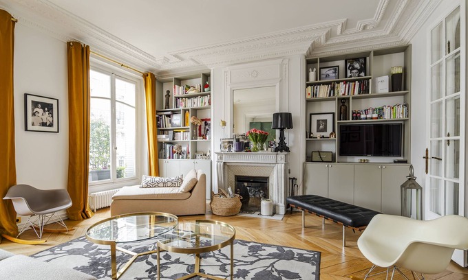 17th Arrondissement Apartment | Radiant Retreat with Spa and Breakfast at Veeve