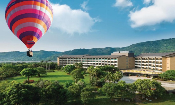 Luye Hotel | Relax at Luminous Hot Spring Resort & SPA with Ocean Views