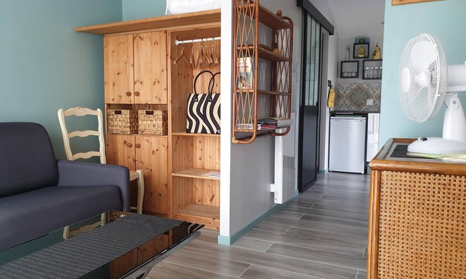 Monteux Apartment | Peaceful Studio Retreat with Pool and Lake View Amenities