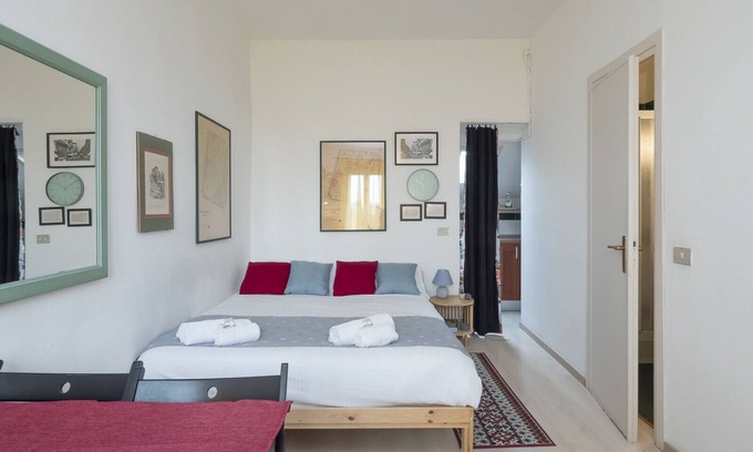 Porta Romana Apartment | Unique Tram-Themed Studio @ Navigli with Breakfast Included
