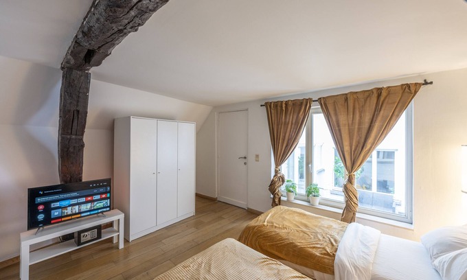 Broekwijk Apartment | Bright Suite in Brussels - Stylish Design & Unique Amenities