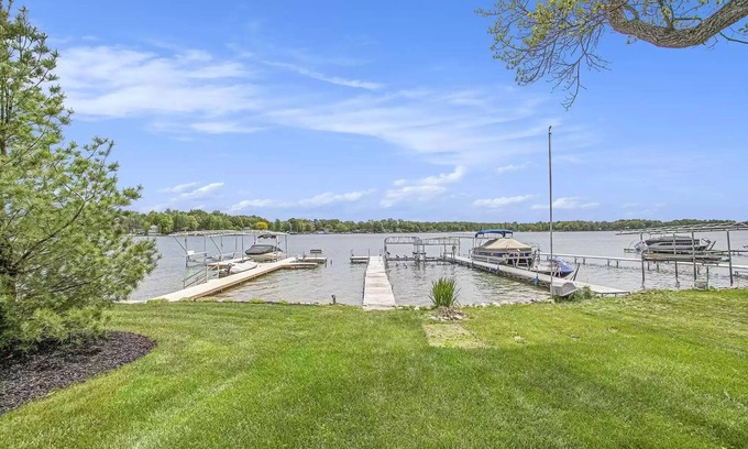 Sister Lakes House | Guest Rated 10/10: Lumos House on Magician Lake Bliss