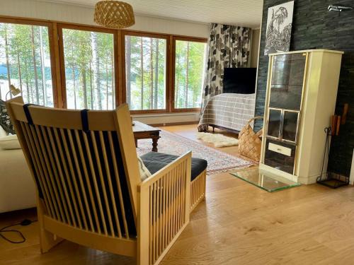 Rovaniemi Ski Chalet | Lumossa Aurora Lakeside Cottage