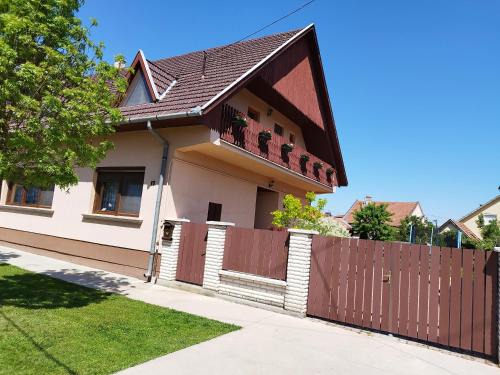 Gyula Apartment | Discover Luna Apartman: Family-Friendly Retreat with Kitchen