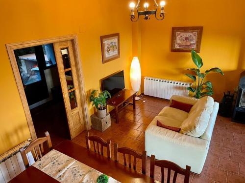 Pedro Bernardo House | Pet-Friendly Retreat at Luna de Gredos - Rated 9.2/10