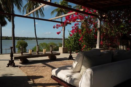 Kalpitiya Bed & Breakfast | Discover Luna Laguna: Oceanfront Oasis with Pool & Dining