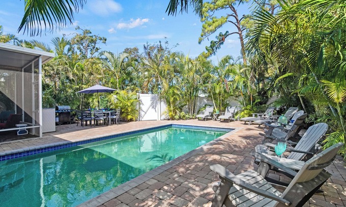 South Sarasota House | Discover Luna Nueva: Pet-Friendly Home with Private Pool