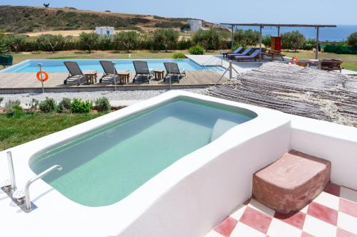 Milos Apartment | Enjoy Oceanfront Bliss at Chili Moon - Pet Friendly Retreat