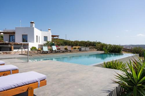 Milos Apartment | Relax at Moon Kiss: Oceanfront Retreat with Hot Tub & Pool