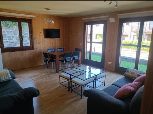 Castiello de Jaca Apartment | Pet-Friendly Retreat at Lunar - Rated 9.3 by Guests