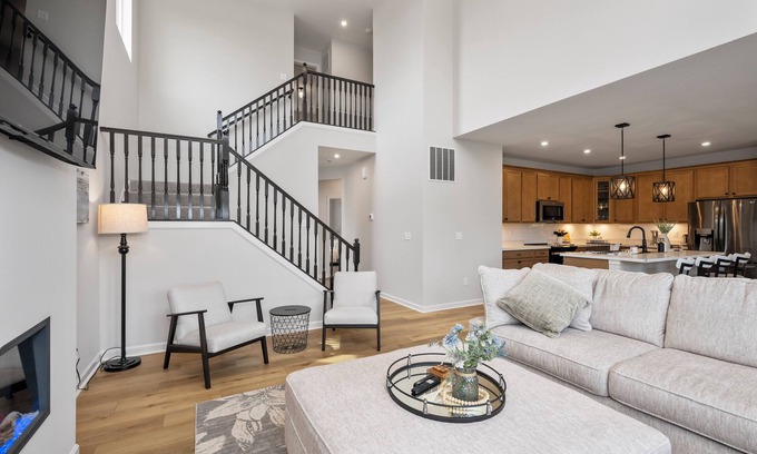 Walton House | Lunar Haven – Gorgeous 5 BDR Just 25 Min from Ark Encounter!