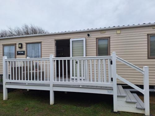 Hopton Resort | Experience Lunas Seaside Haven with Oceanfront Views