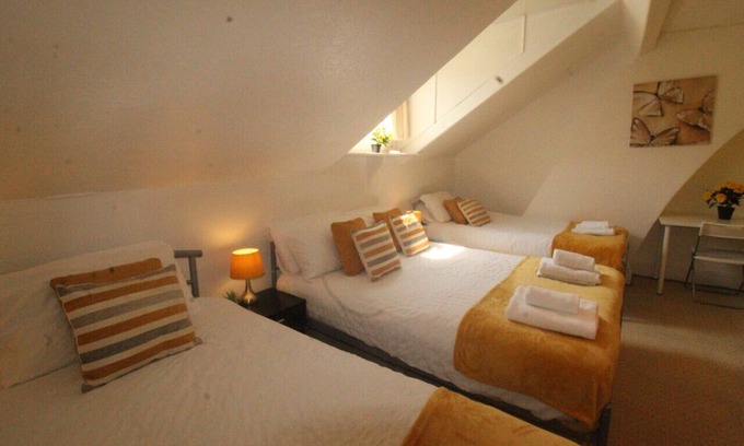Barnsley House | Family-Friendly Stay at Lundwood House in Barnsley