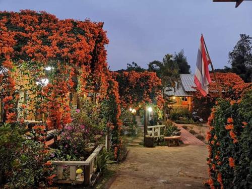 Mok Cham Pae House | Tranquil Lung Soi Nguen Homstay at Pang Oung