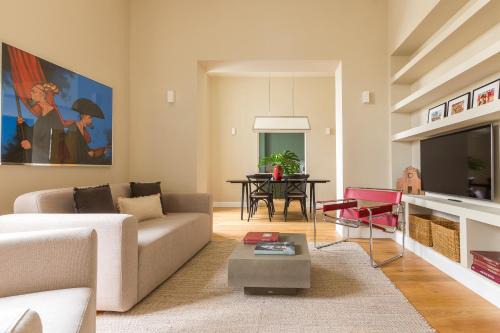 Santo Spirito Apartment | Stylish Lungarno Apartment with Private Parking & Top Ratings