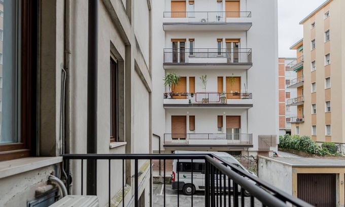 San Zeno Apartment | Bright Lungo Adige Apartment Near Borgo Trento Hospital