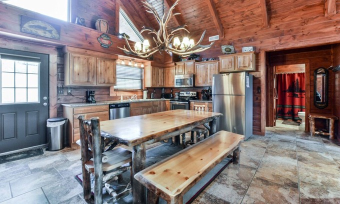 Branson Cedars Cabin | Pet-Friendly Lunker Lodge with Pool and Spa Amenities