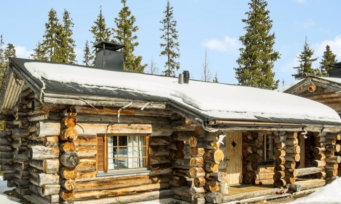 Lampivaara House | Unforgettable Stay at Luostonseita 1 with Lake Views