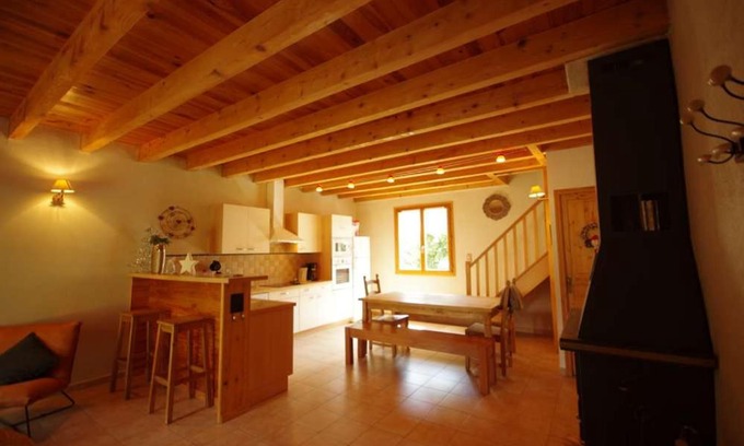 Formigueres House | Pet-Friendly Retreat: Experience Comfort at Lupin Hotel