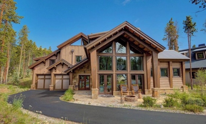 The Reserve House | Experience Lupine Mountain Modern: Chef's Kitchen & Rooftop Hot Tub