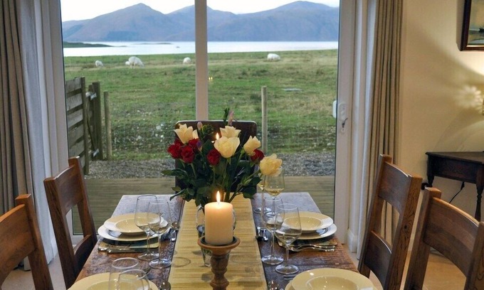 Appin House | Enjoy Family-Friendly Stays at Lurach with Breakfast Included