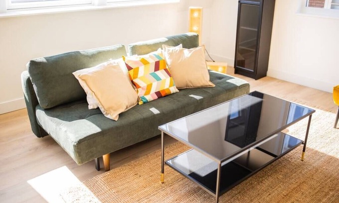 De Bilt Apartment | Immaculate 1 Bed Serviced Apartment with Kitchen - Rated 10/10