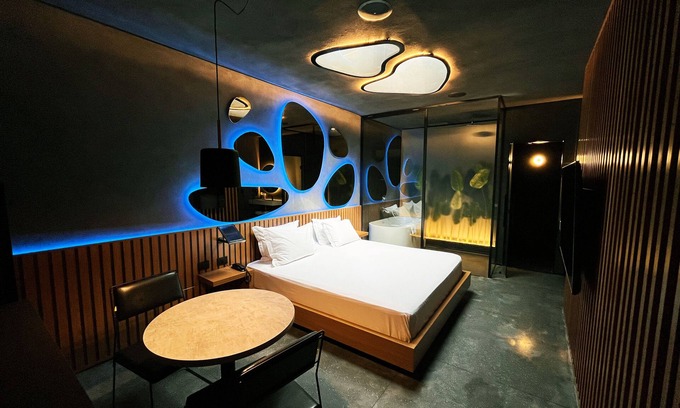 Agua Branca Hotel | Comfortable Stay at Lush Motel Lapa with Breakfast Included