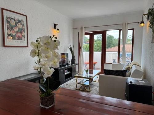 Greater Johannesburg Metropolitan Area Apartment | Lush Stay in Observatory