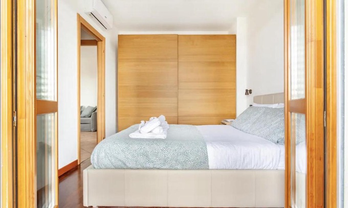 Vigentino Apartment | Elegant Attic with Free Garage Near Duomo & IEO