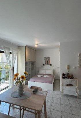Rethymno Apartment | Cozy Lustitia Appartement - Child Friendly Retreat