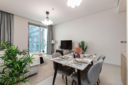 Madinat Zayed Apartment | Lux 2BR Apartment Vida Dubai Mall