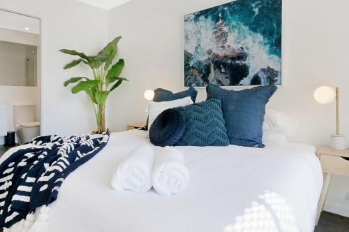 Adelaide Central Business District Apartment | Elegant 2BR Retreat on Hindmarsh SQ with Ocean View