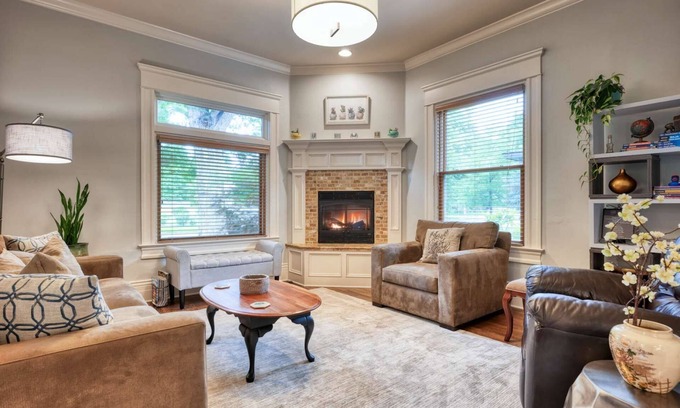 North End House | Indulge in a 5-Star Retreat Near Hyde Park with Clawfoot Tub