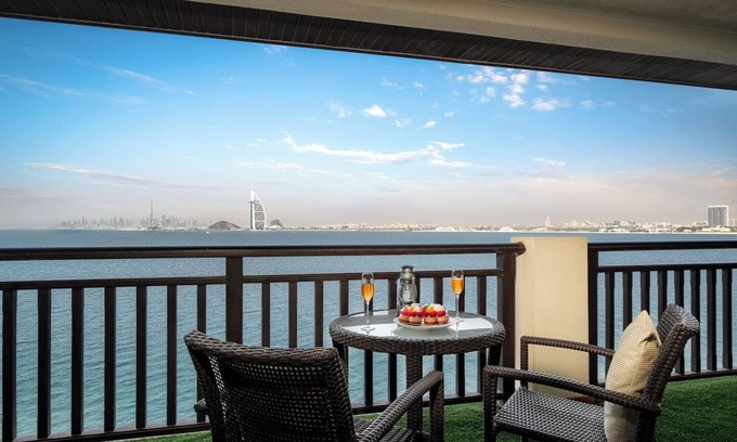Palm Jumeirah Apartment | Lux Anantara Palm Retreat, Iconic Burj Al Arab & Sea Views
